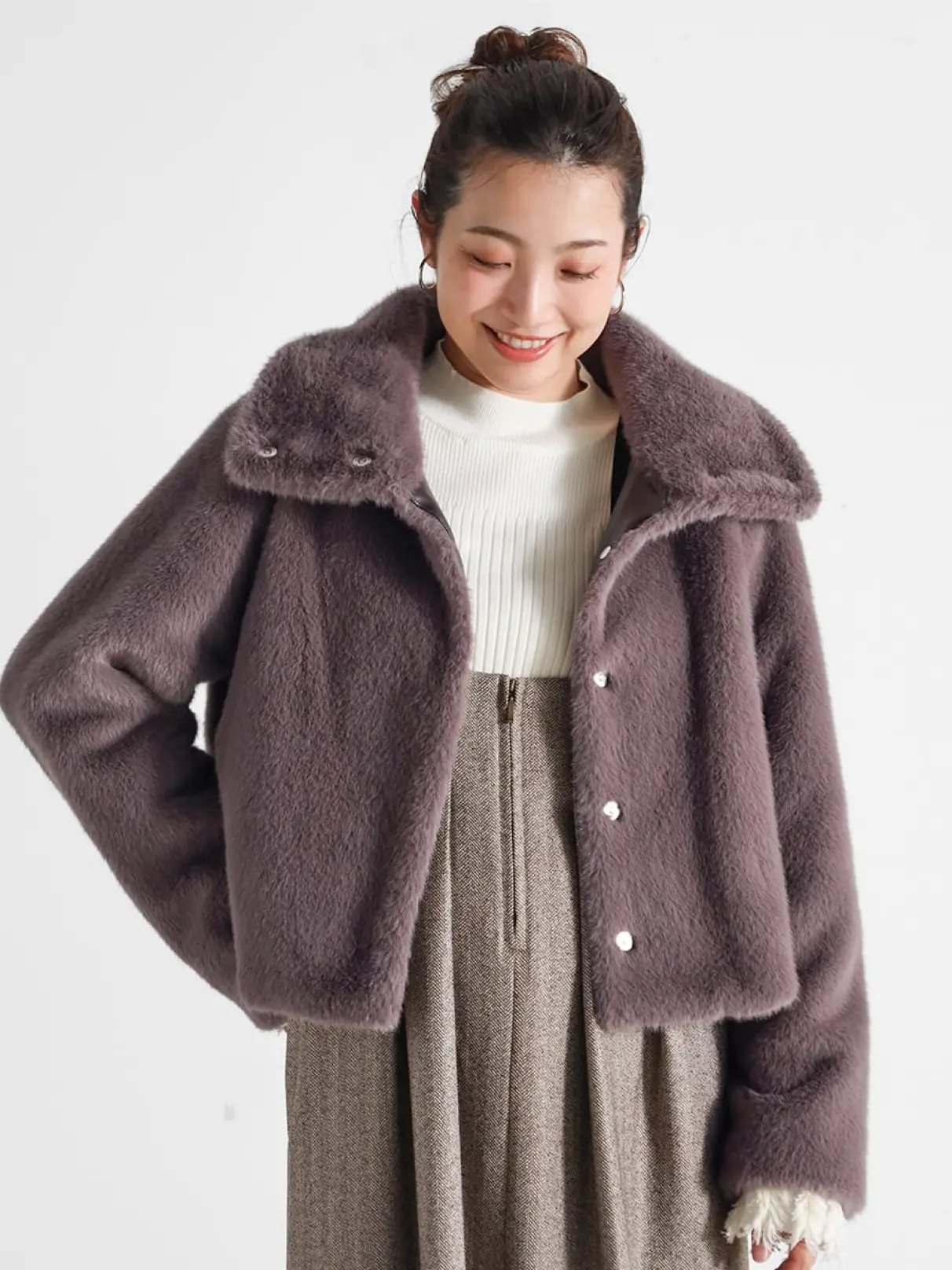 新品★ヤマダヤ ショートコート 袖口ファー定価28500円　黒 ヤマダヤ vin ファーコート 19,500円 フェイクファーショートコート