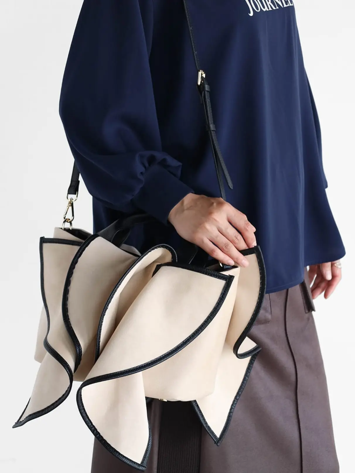 フェイクスエードラッフルフリルバッグ - Vin - Vin｜YAMADAYA STORE