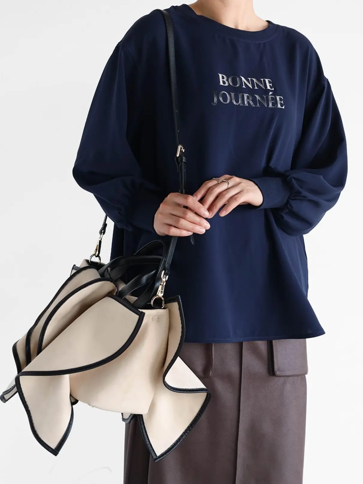 フェイクスエードラッフルフリルバッグ - Vin - Vin｜YAMADAYA STORE