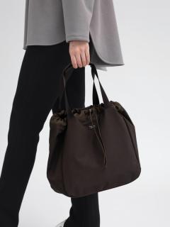 ダークブラウン