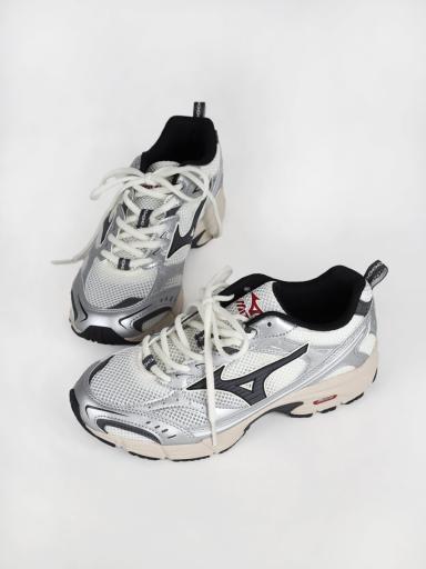 MIZUNOxスニーカー