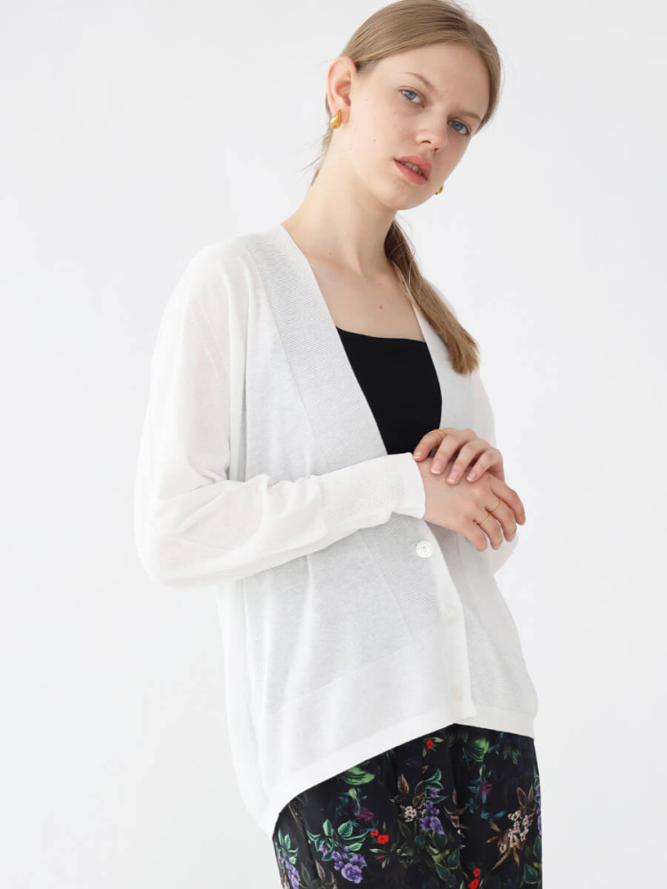 Aga シェルボタンVネックカーディガン