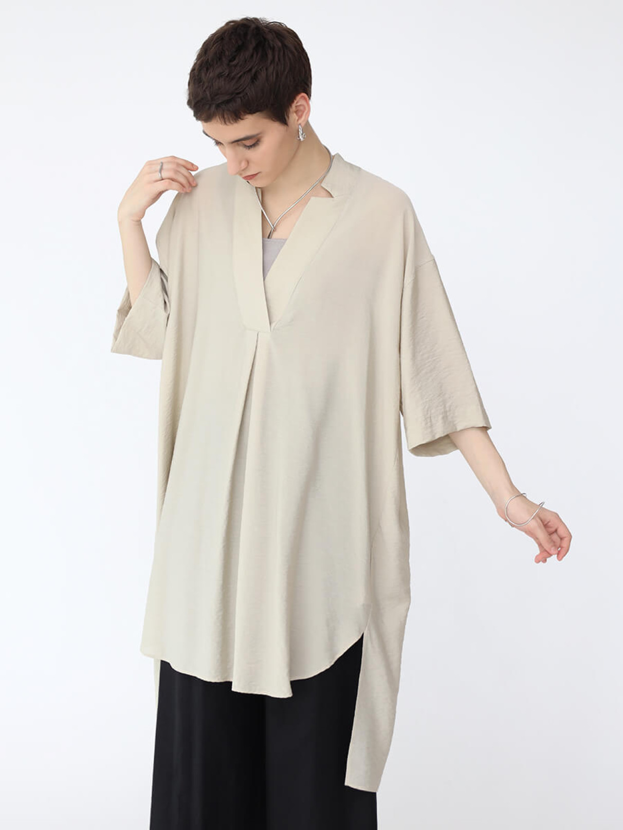 ネックデザインロングシャツブラウス - Aga - Aga｜YAMADAYA STORE
