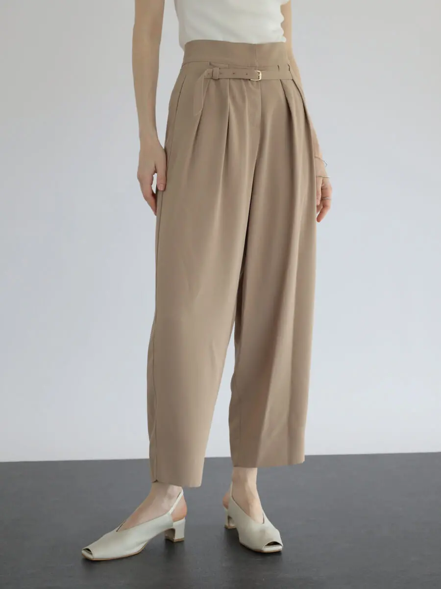 新品☆ヤマダヤ Aga パンツ ハイウエスト 総柄 花柄【9号】美脚 Agaのその他パンツの商品一覧｜ファッション通販のYAMADAYA STORE