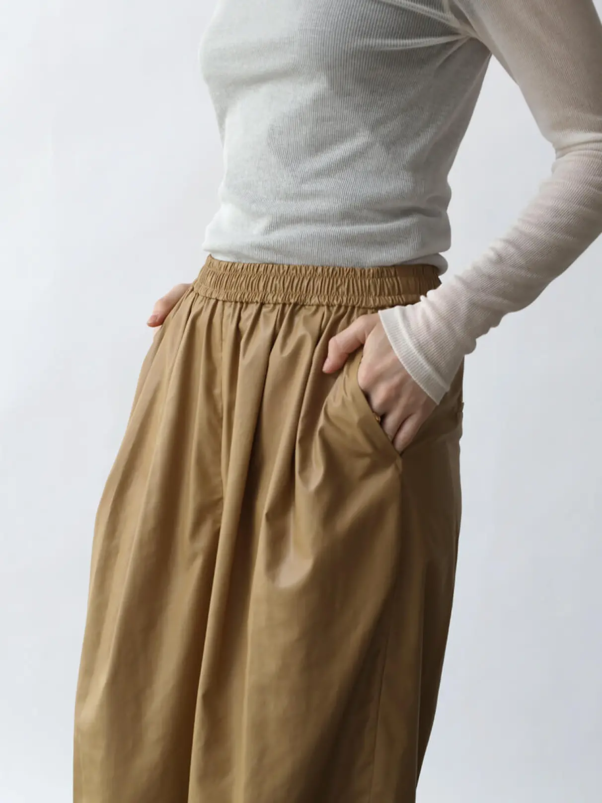 美品　ヤマダヤ　Aga アーガ　日本製　楽ちんウエストゴム　テーパードパンツ アーガ Aga テーパードロールアップパンツ （ライトブルー