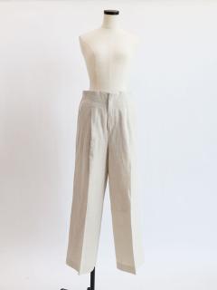 ライトベージュ