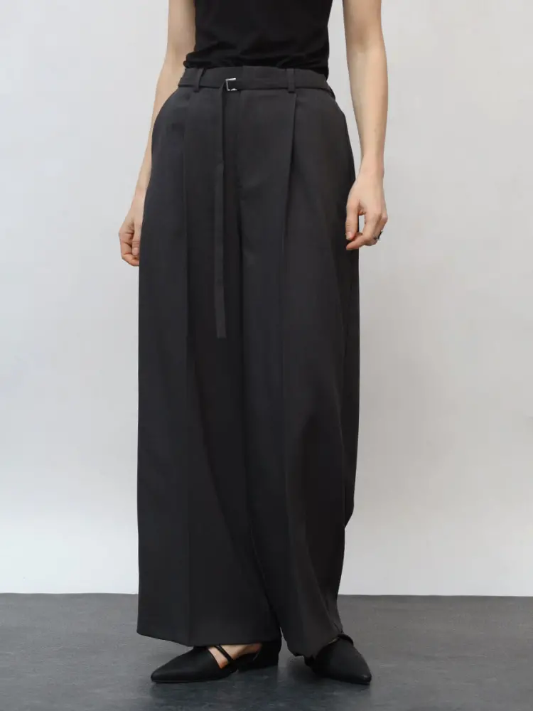 オーダー品　黒い羽の豪華バングル&リボンフロート ベルト付プレスワイドパンツ - Aga - Aga｜YAMADAYA STORE