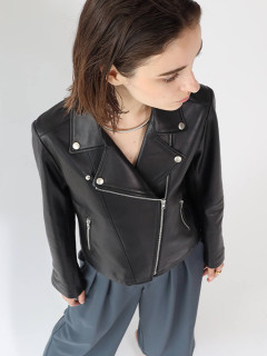 ブラック　173cm　9号着用