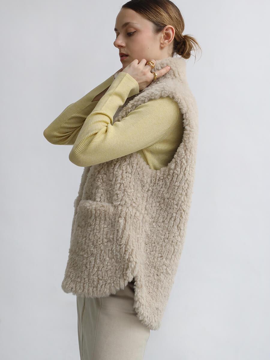 即発送！美品ヤマダヤAga ジレ&パンツセット 即発送！美品ヤマダヤAga ジレ&パンツセット Agaのベスト/ジレの商品