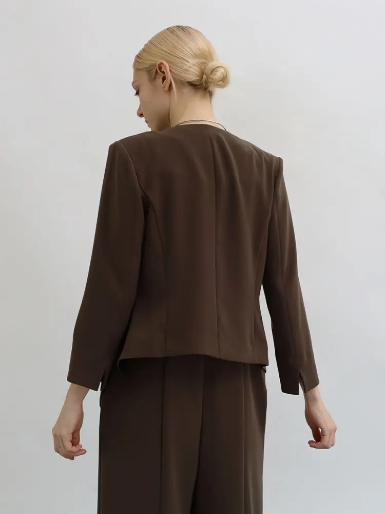 新品☆未使用　Aga アーガ　ジャケット アーガ Aga Aga Black ノーカラーケープジャケット （ブラック