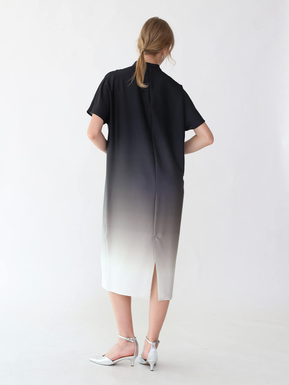 トライアングルネックグラデーションワンピース - Aga - Aga｜YAMADAYA