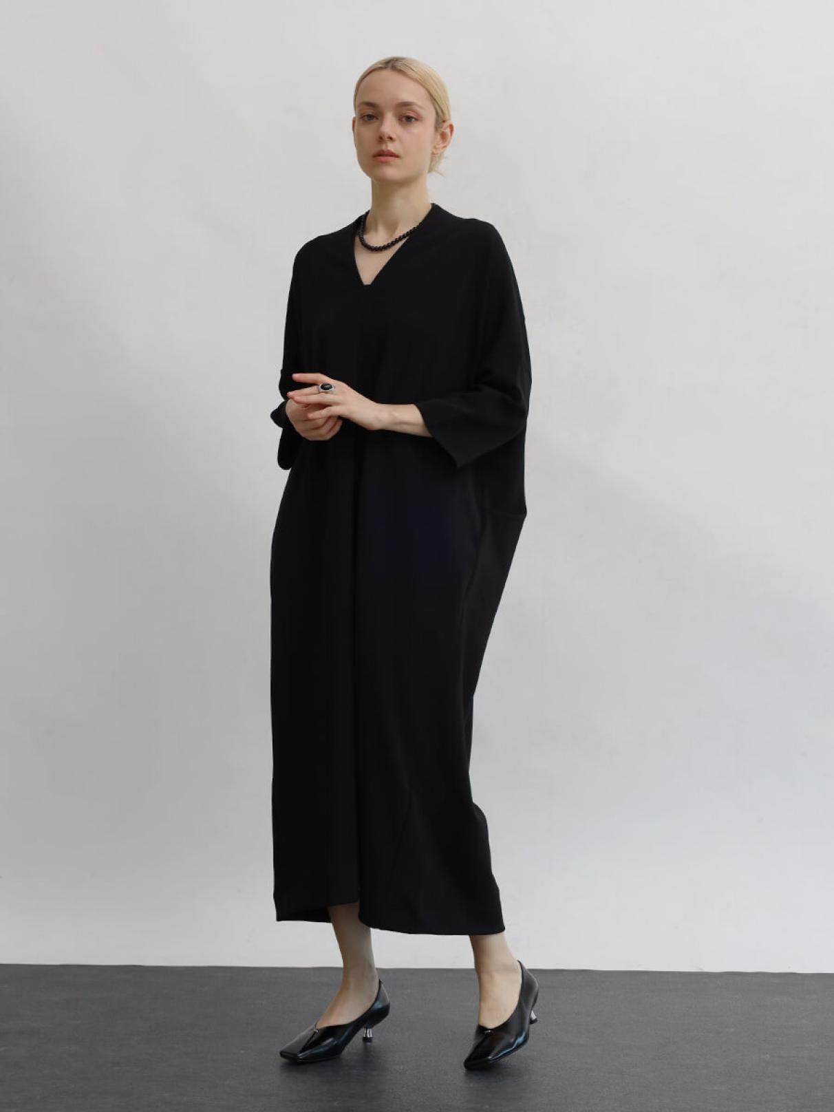Vネックロングワンピース - Aga - Aga｜YAMADAYA STORE