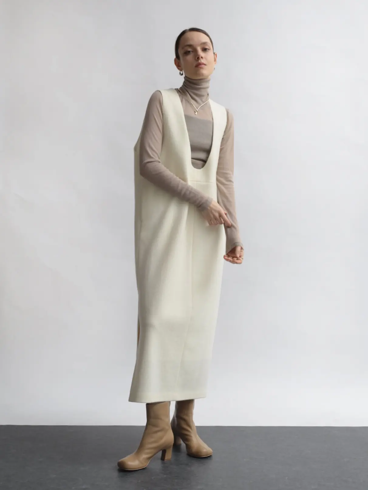 圧縮ウールUネックワンピース - Aga×NORITAKE - Aga｜YAMADAYA STORE