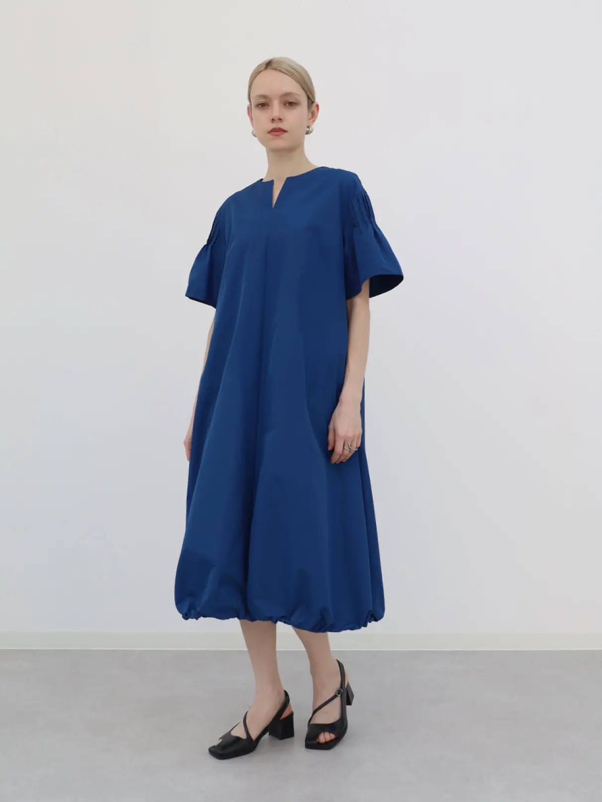 キーネックタフタバルーンワンピース - Aga - Aga｜YAMADAYA STORE