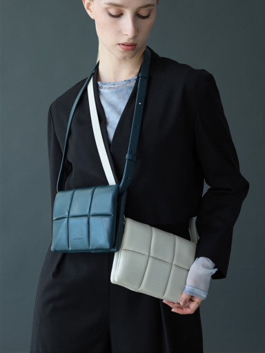 ADD CULUMNxショルダーバッグ