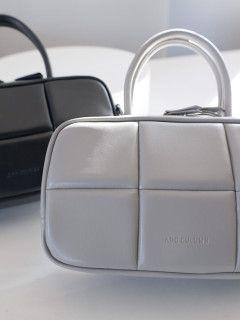 アドカラムPUFF THERR BOSTONブラックハンドバッグ　美品 ADD CULUMN/アドカラム】 PUFF-BOSTON（ボストンバッグ）｜LE