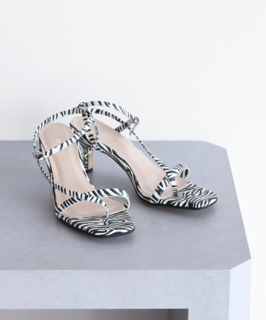 nouerxサンダル/ミュール