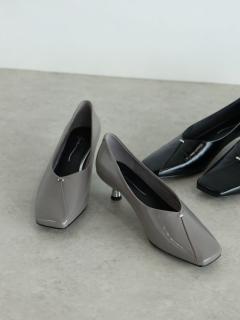 【新品未使用】Aga スムース レザー パンプス ストラップ ローヒール 新品未使用】Aga スムース レザー パンプス ストラップ ローヒール