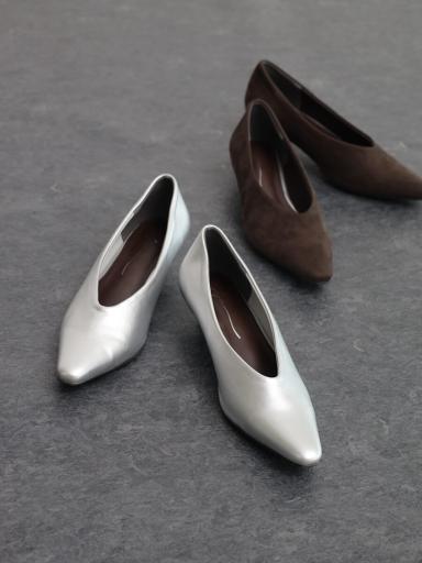【新品未使用】Aga スムース レザー パンプス ストラップ ローヒール Agaのパンプスの商品一覧｜ファッション通販のYAMADAYA STORE