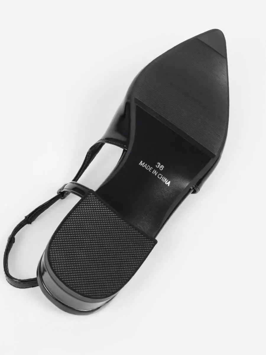 【新品未使用】Aga スムース レザー パンプス ストラップ ローヒール 新品未使用】Aga スムース レザー パンプス ストラップ