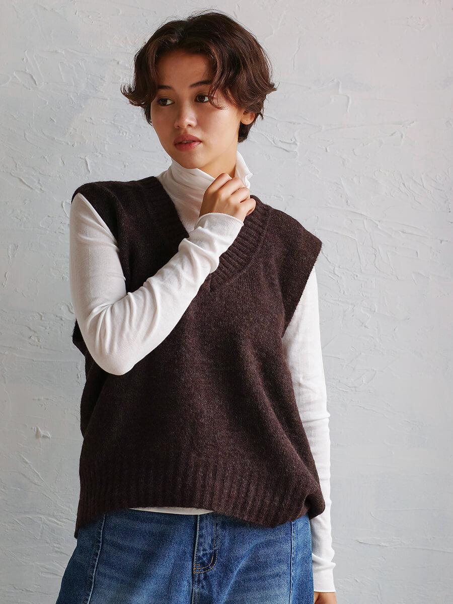 V-neck wide knit vest