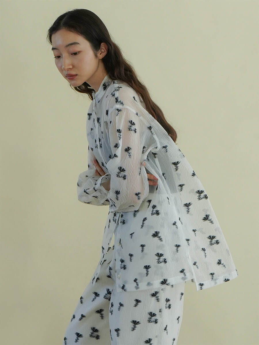 Flower motif crepe shirt YAMADAYA STORE Flower motif crepe shirt YAMADAYA STORE