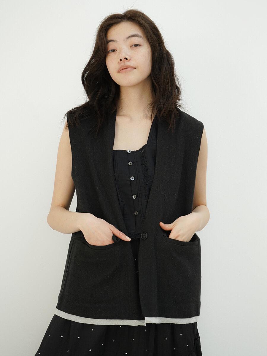 Collarless linen gilet