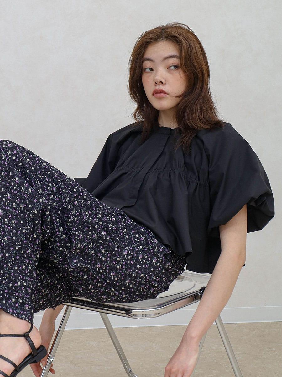 Cropped volume-sleeve blouse