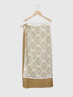 ベージュ