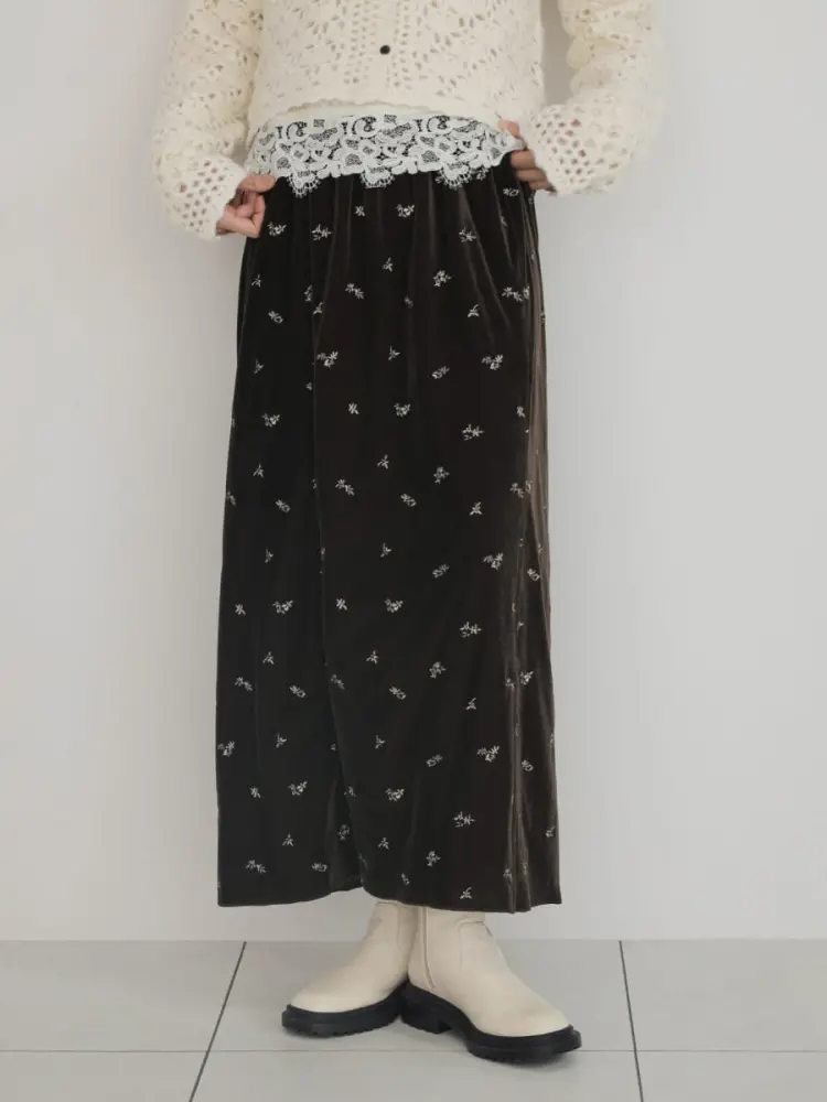Velour embroidered skirt - FIKA. - FIKA.｜YAMADAYA STORE