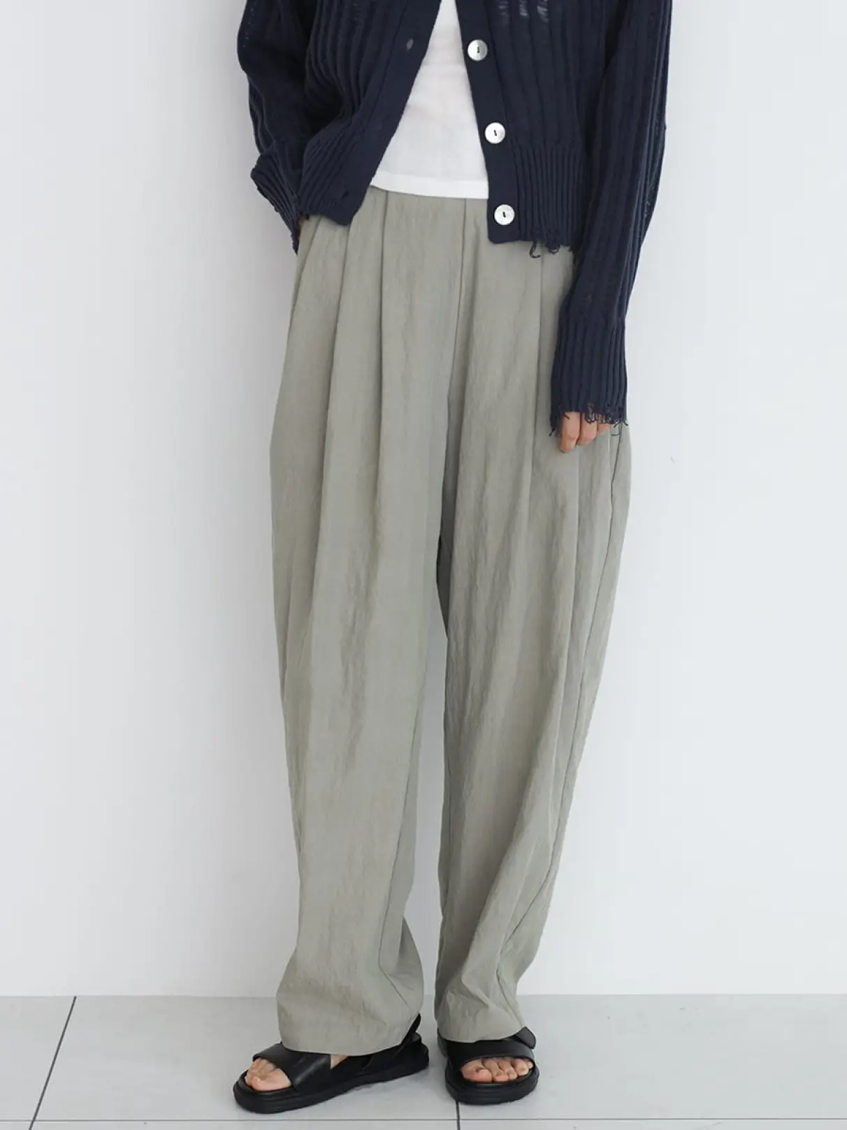 Tencel nylon tucked wide pants - FIKA. - FIKA.｜YAMADAYA STORE