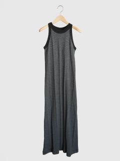 チャコールグレー