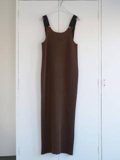 ダークブラウン