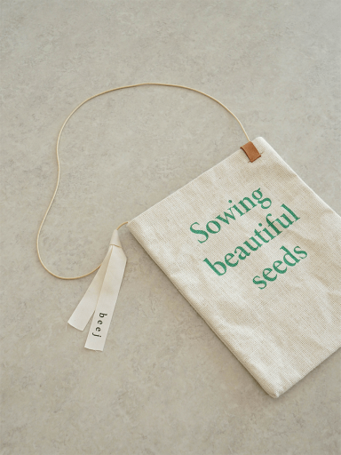 beejxショルダーバッグ