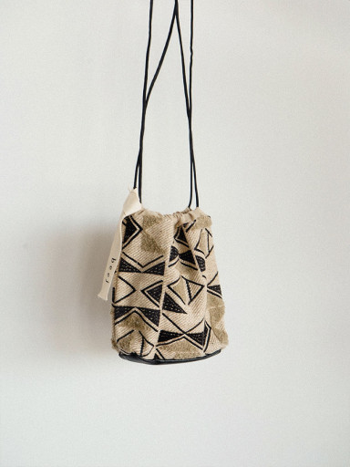 beejxショルダーバッグ