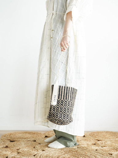 beejxショルダーバッグ