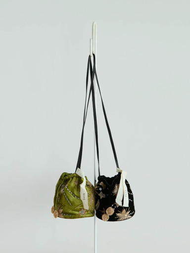 beejxショルダーバッグ