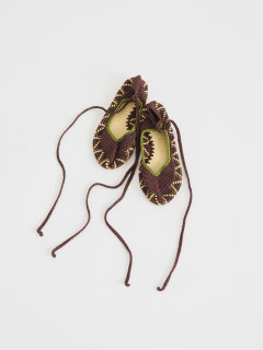 ダークブラウン