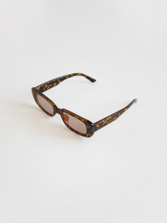 ダークブラウン