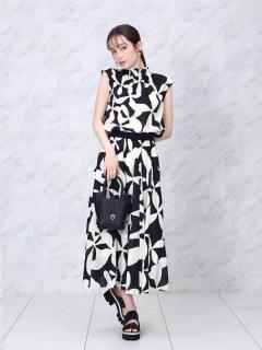 新品タグ付き YAMADAYA FENNEL ギャザーネックボリュームブラウス ボタニカルプリントギャザーカラーブラウス - FENNEL - FENNEL