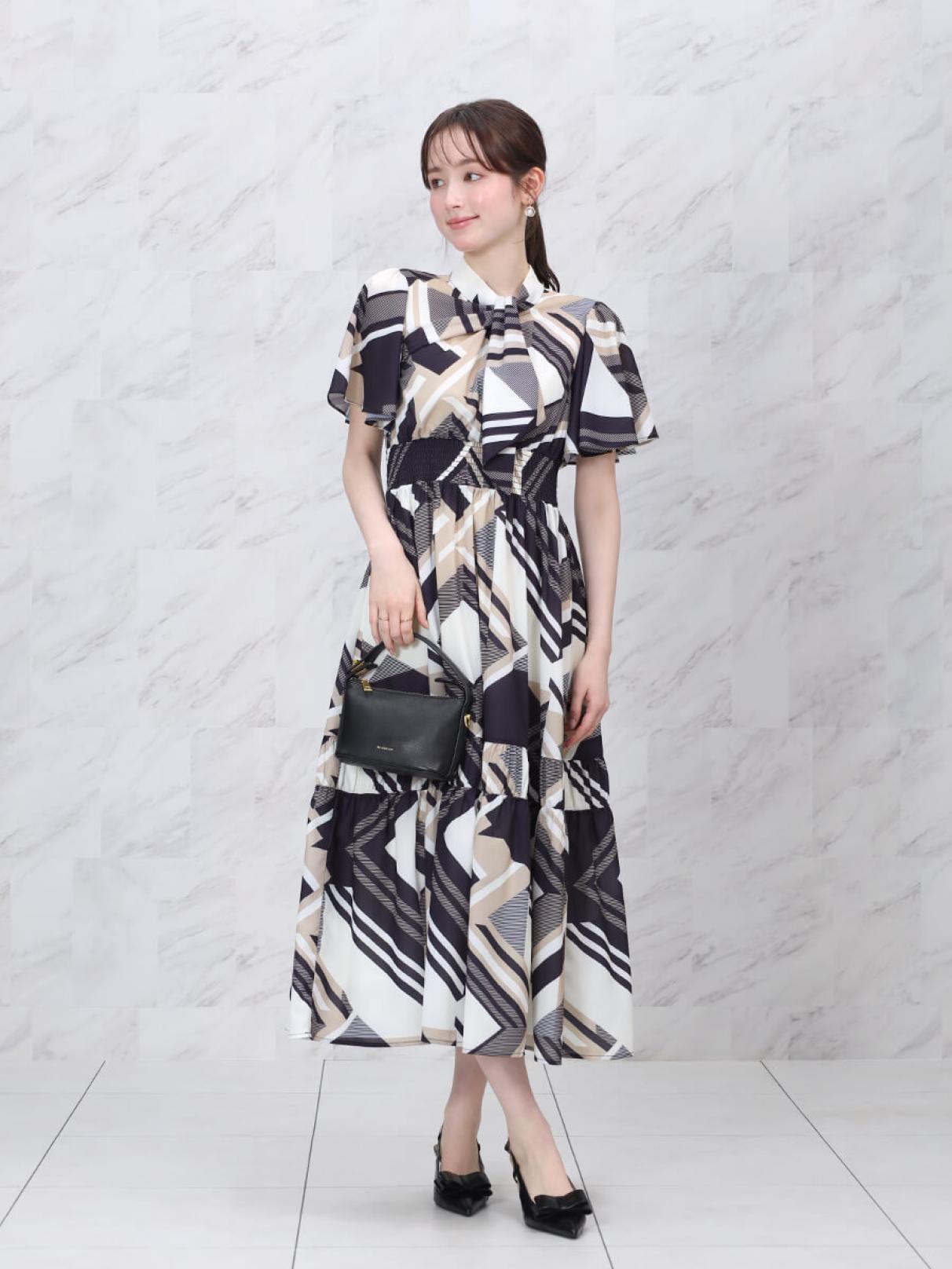 美品　sacai ジオメトリックワンピース　再構築　サイズ2 M相当 フリル 美品 sacai ジオメトリックワンピース 再構築 サイズ2 M相当 フリル