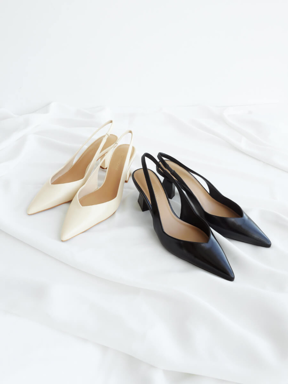 THOM BROWNE ポインテッドトゥスリングバックパンプス CHARLES ＆ KEITH パンプス メタリックアクセント ポインテッド