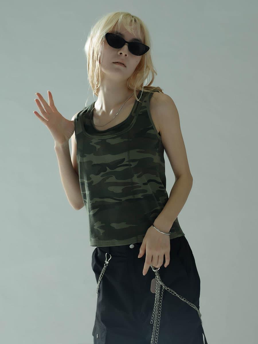 LAYERED-LIKE CAMOUFLAGE RIB TANKTOP