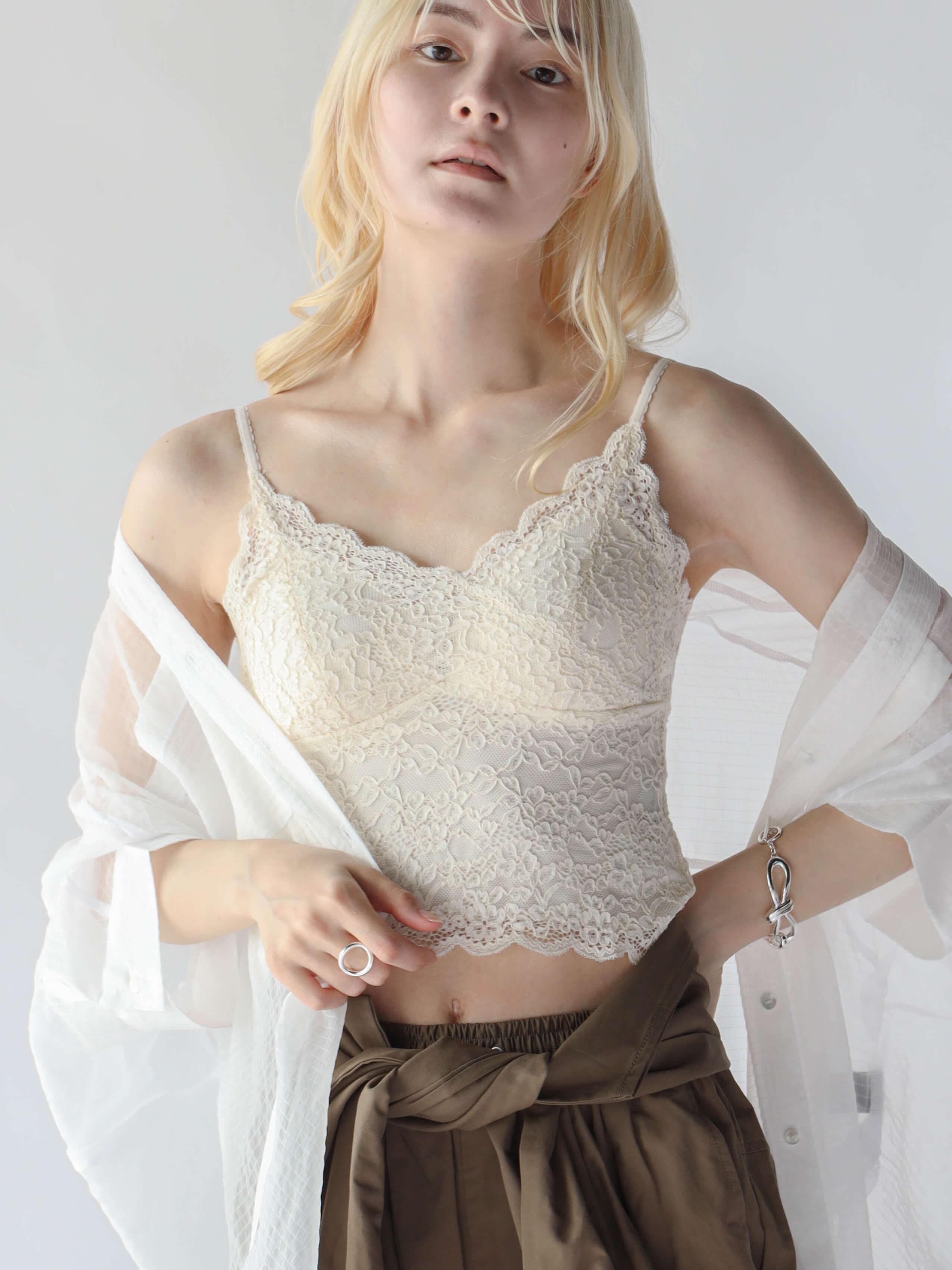 FLOWER LACE CROPPED CAMISOLE