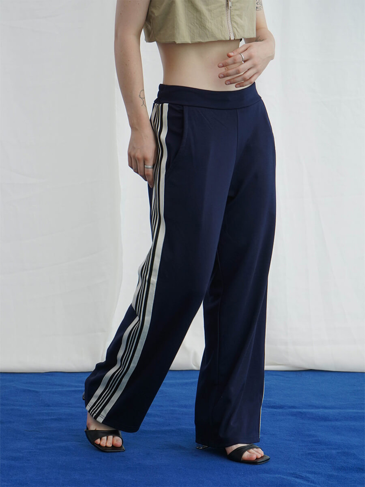 口コミ・レビューで人気商品を探そう Toironier / SIDE LINE TRACK PANTS 米津玄師着用 パンツ