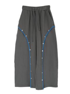 チャコールグレー