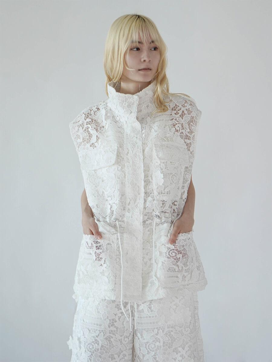 STAND-COLLAR LACE VEST