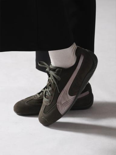 PUMAxスニーカー