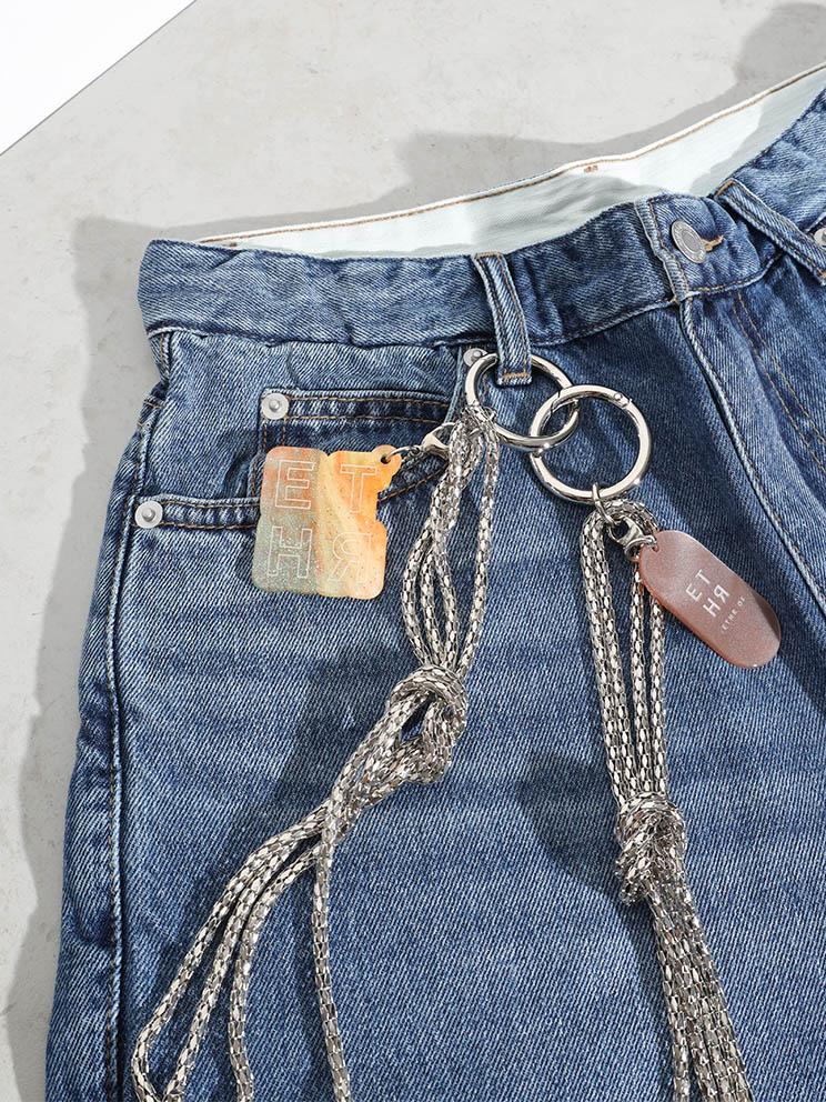 ACRYLIC TAG TIED CHAIN STRAP
