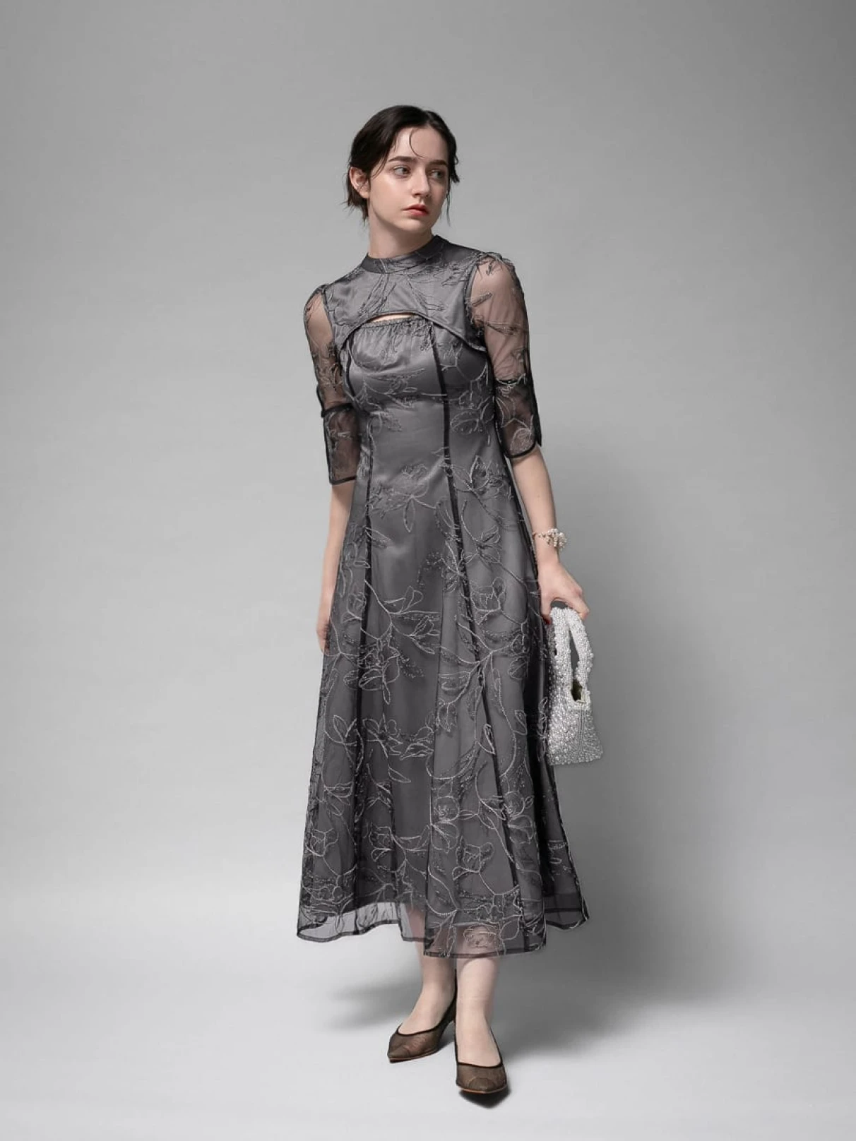 新品・タグ付き petirobe フラワーレースカットワークワンピース カットアウトフラワー刺繍ドレス - petirobe - petirobe